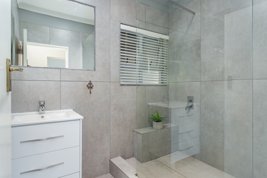 5 Bedroom Property for Sale in Uitsig Western Cape